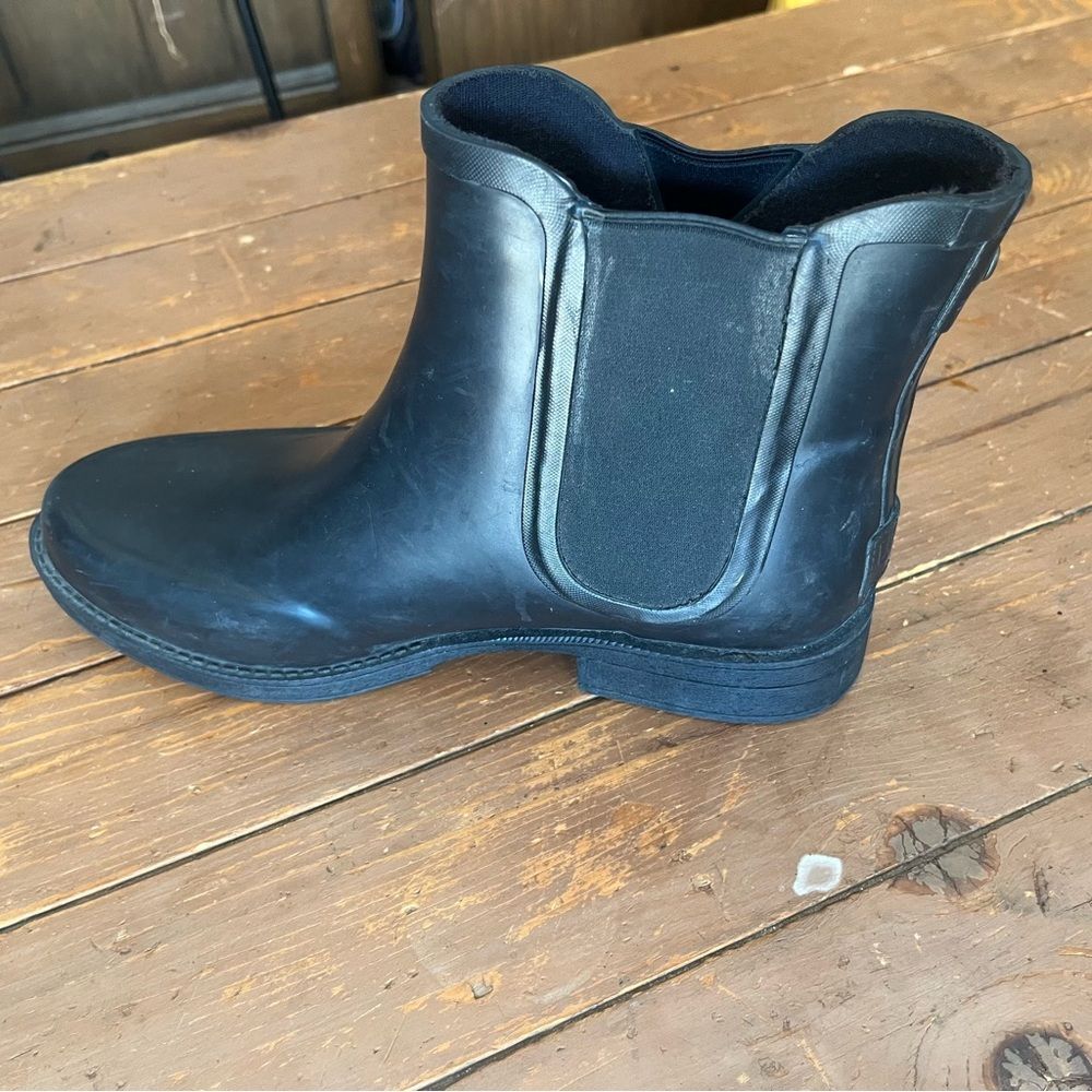 UGG ONE Single Right Foot UGG Boot UGG Aviana Black 1017470W Rain Boot